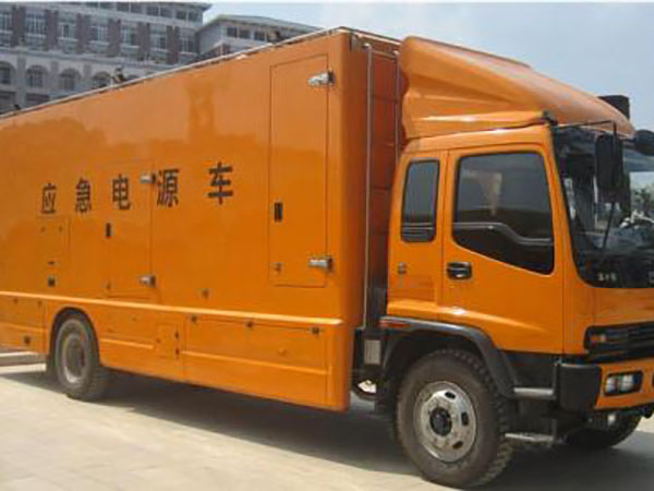 会宁冬季柴油发电机启动前，如何检查燃油系统中的积水？